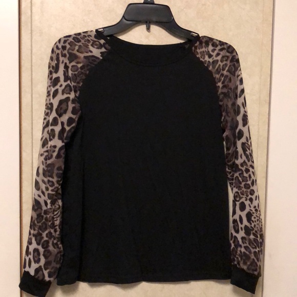 Tops - Leopard print top💕Size Medium - NWOT